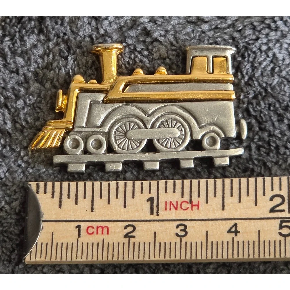 Vintage Two Tone Silver Gold Steam Engine Locomotive Train Pin Brooch Novelty
